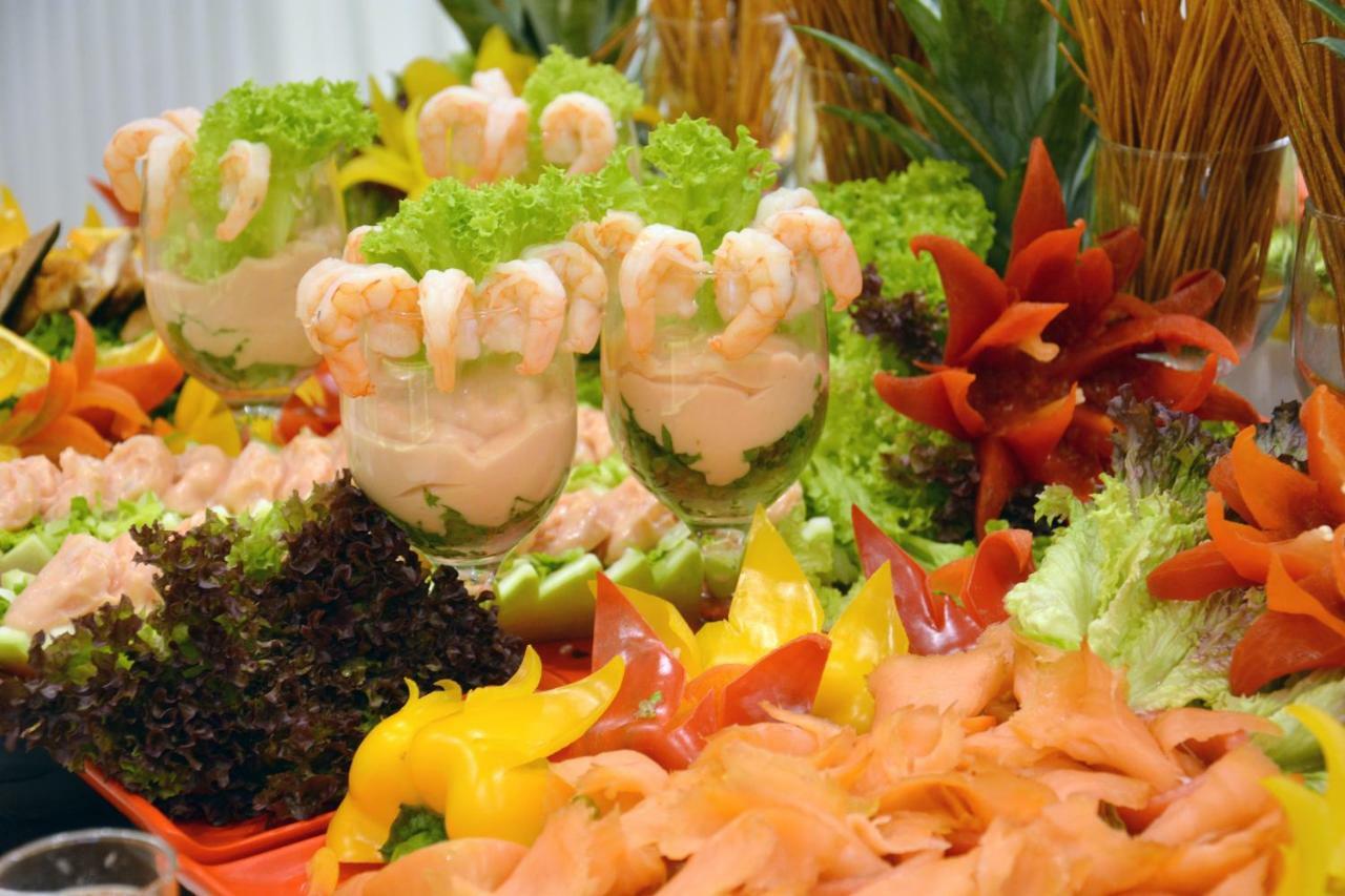 Maden Hotel Medina Exterior foto A salad buffet